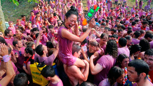 wine fight Spain