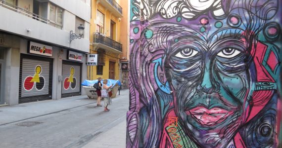 Discover street art in Valencia