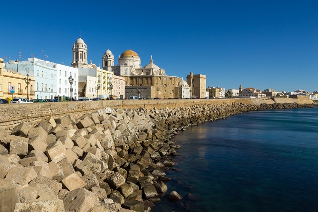 things to do in cadiz malecon